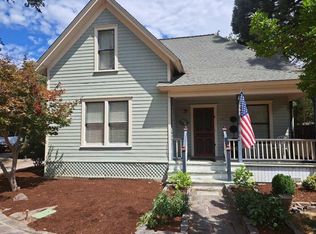 1031 2nd Ave, Gold Hill, OR 97525