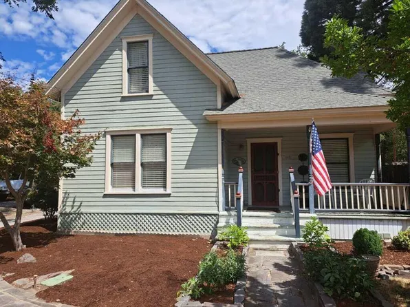1031 2nd Ave, Gold Hill, OR 97525
