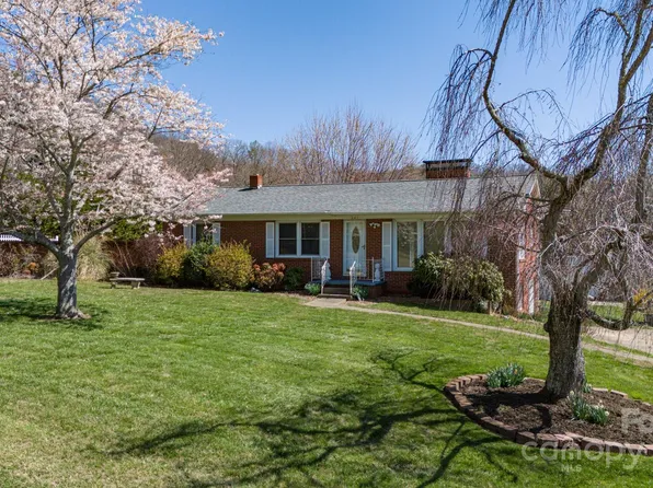 241 Mountain Crest Rd, Swannanoa, NC 28778