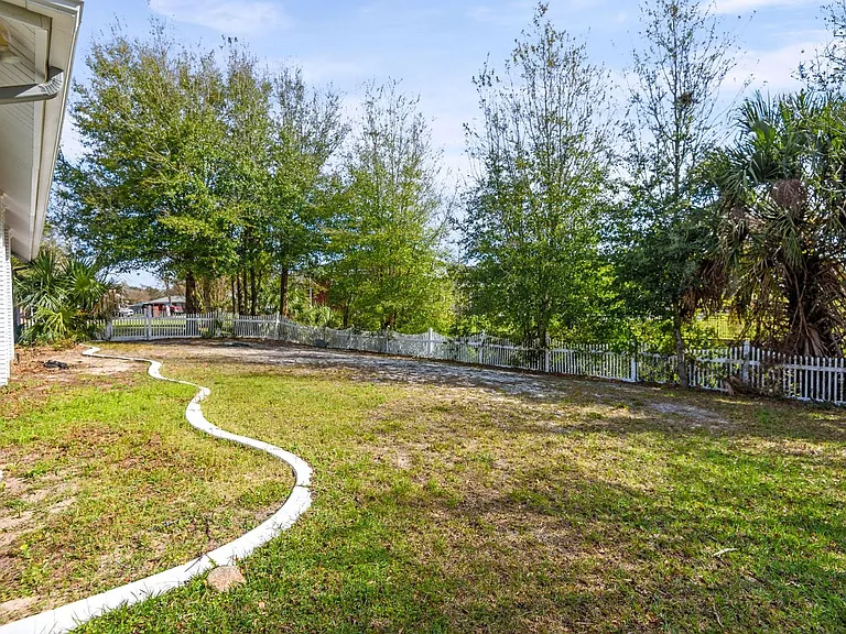 83 Lake Lorraine Cir — Photo 57