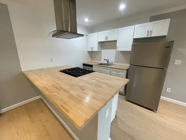 730 N Mariposa Ave — Photo 13