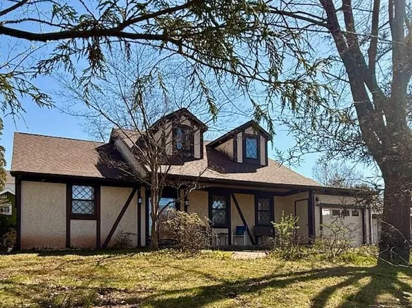 1024 Lakeview Ter, Pennsburg, PA 18073