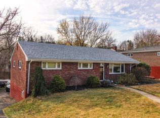20 E Ridge Rd, Coraopolis, PA 15108