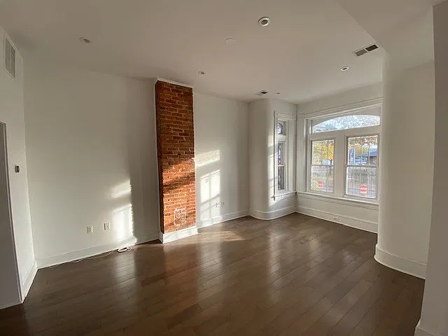 2 bed, 1.5 bath, 1078 sqft, $3,300 — Photo 4