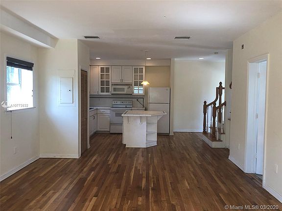 5th image of 409 N Hibiscus Dr #201