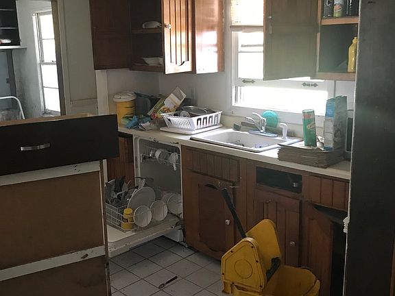 2nd image of 330 Marquette St
