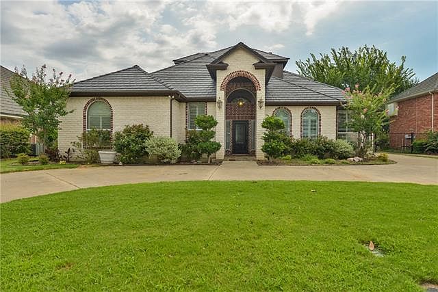 1st image of 3236 Oakdale Dr