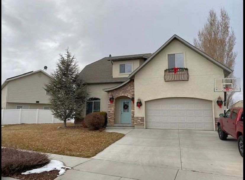 1st image of 358 W Lakeview Dr