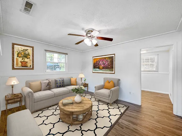 102 N Riverside Dr #A, Ames, IA 50010