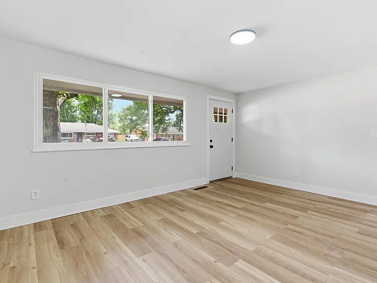 4731 Powell Rd — Photo 12