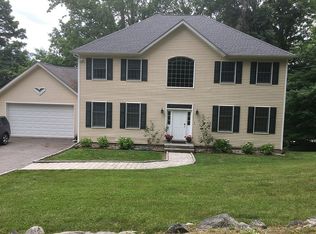 9 Magnolia Dr, Lake Lincolndale, NY 10541