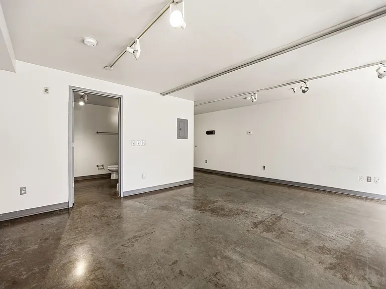 Whiteway Apartments — Photo 40