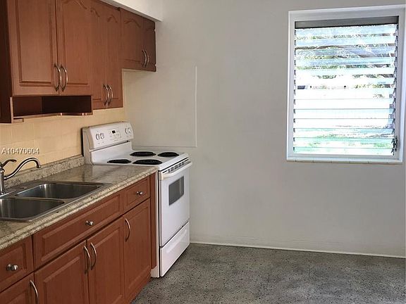 3rd image of 1030 NE 131st St