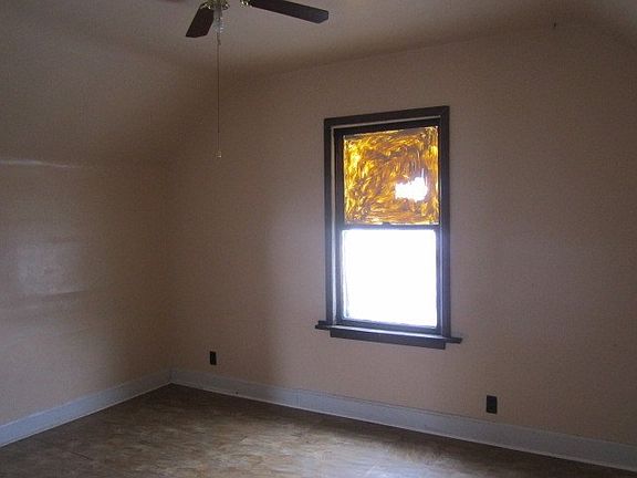 5th image of 2409 S Lombard Ave