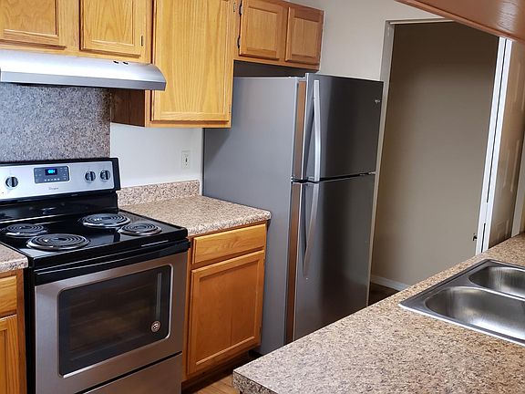 2nd image of 3951 Oldfield Crossing Dr