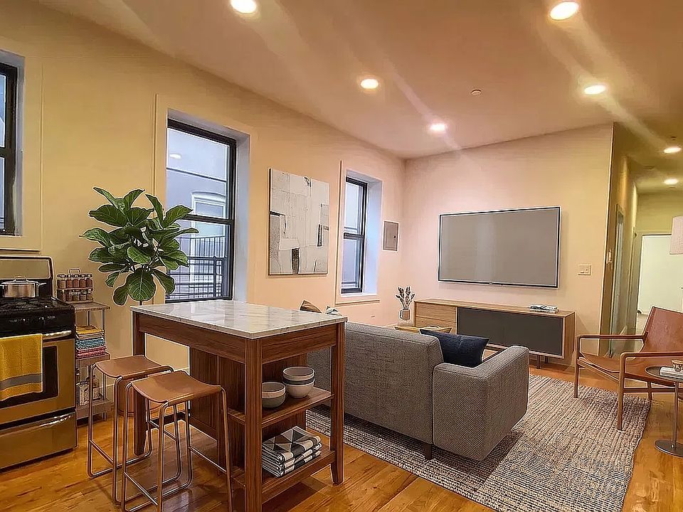 1st image of 229 Bainbridge St APT 2R