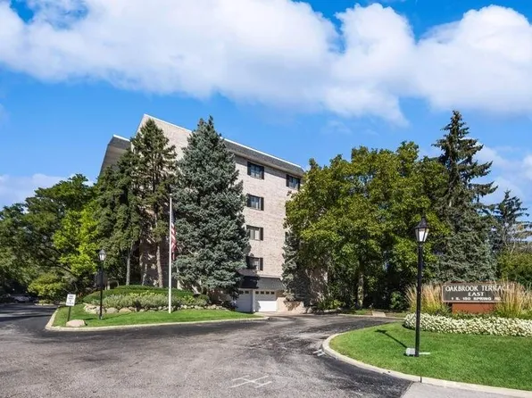 1S150 Spring Rd APT 4D, Oakbrook Terrace, IL 60181