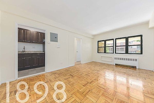 1st image of 14345 Sanford Ave APT 109