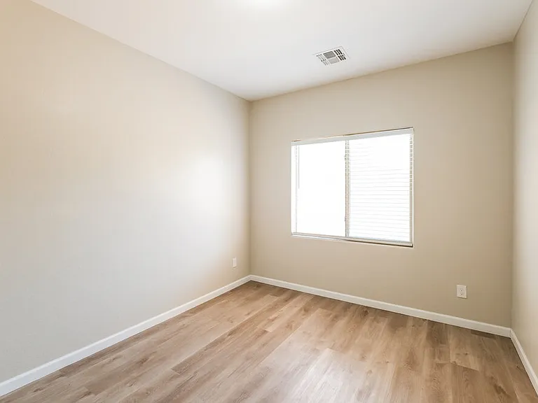 105 N 108th Dr — Photo 13
