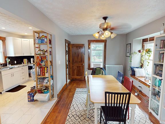 5th image of 215 E Friend St