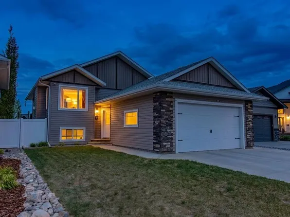 5 S Henderson Close, Penhold, AB T0M 1R0