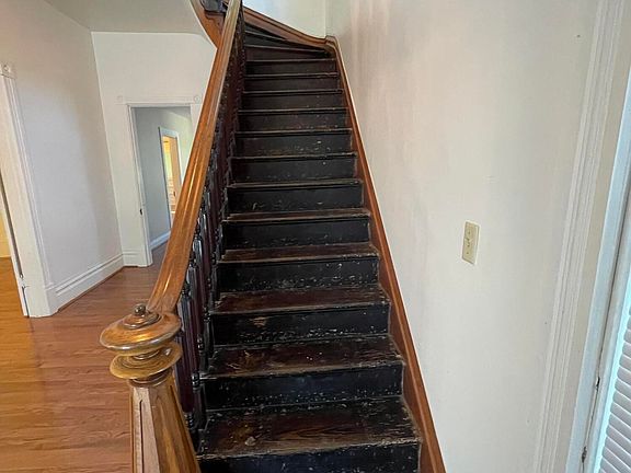 5th image of 302 Danville St