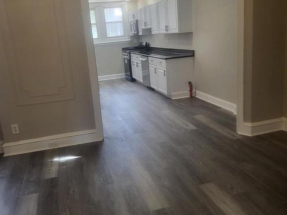 4th image of 4211 Roosevelt Blvd