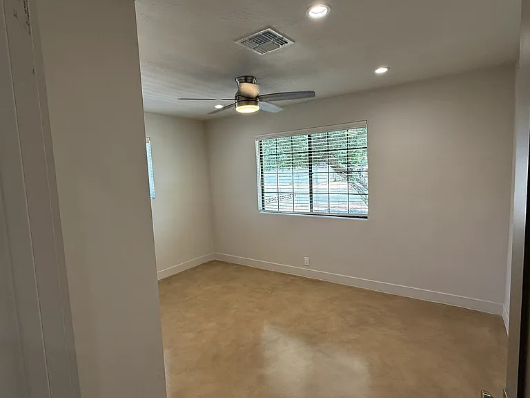 426 S Stratford Dr — Photo 22