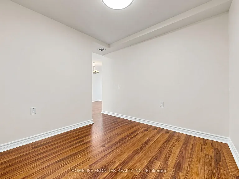 9017 Leslie St #LPH117 — Photo 14