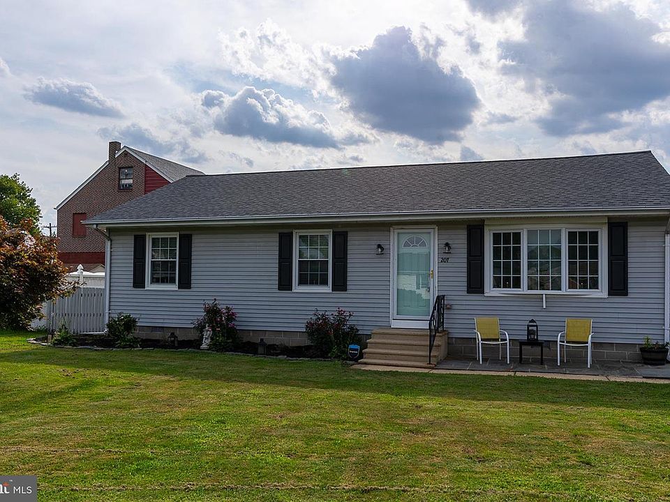 1st image of 207 Laura Ct