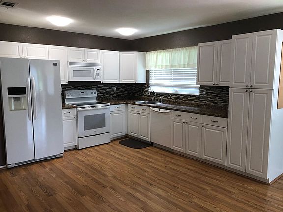 4th image of 2057 SE Hideaway Cir