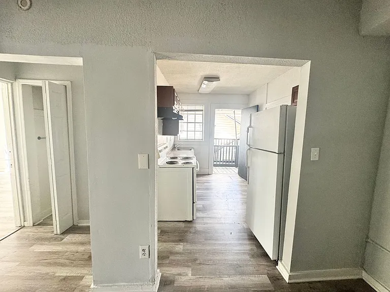 704 Cordova Dr #7 — Photo 6