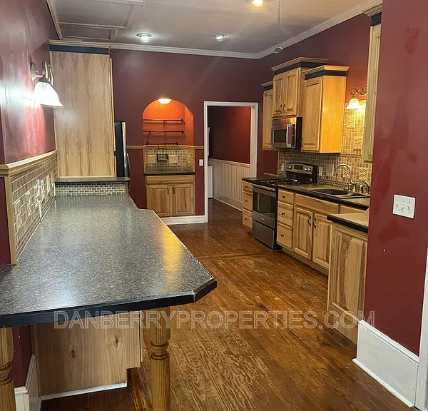 134 W Tiffin St #B — Photo 10