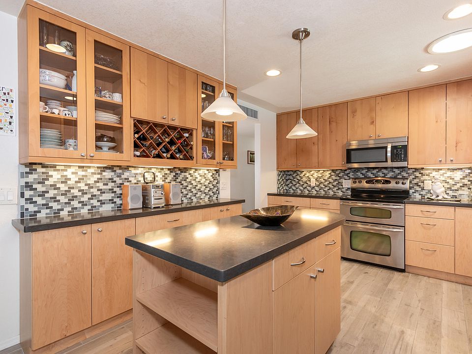 1st image of 3101 W Shumaker Dr