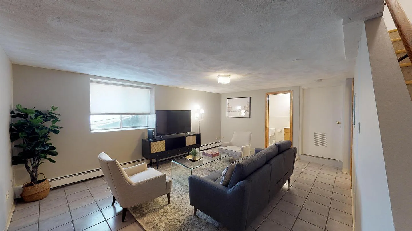 Private Bedroom in Inviting Somerville Home Near The Red Line — Photo 3