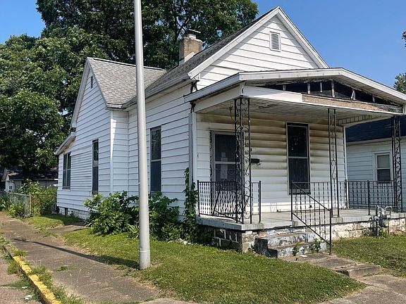 3rd image of 1100 S Harlan Ave