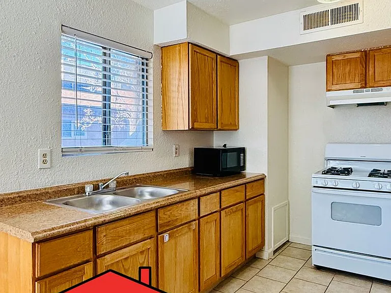525 E Ridgecrest Blvd — Photo 16