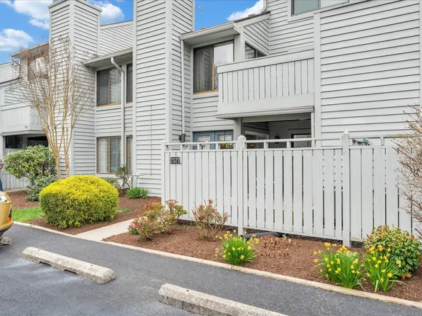 2327 Wood Gate Ln, Salem, VA 24153