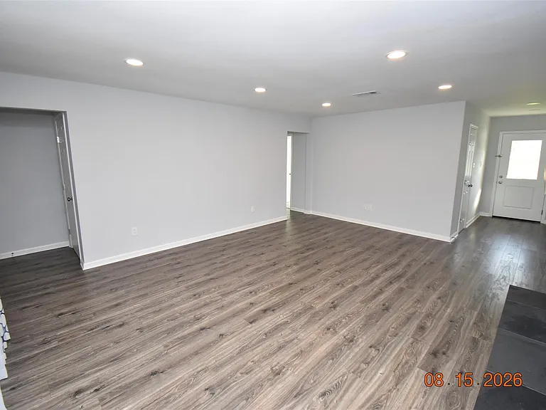 15711 Blackhawk Blvd — Photo 2