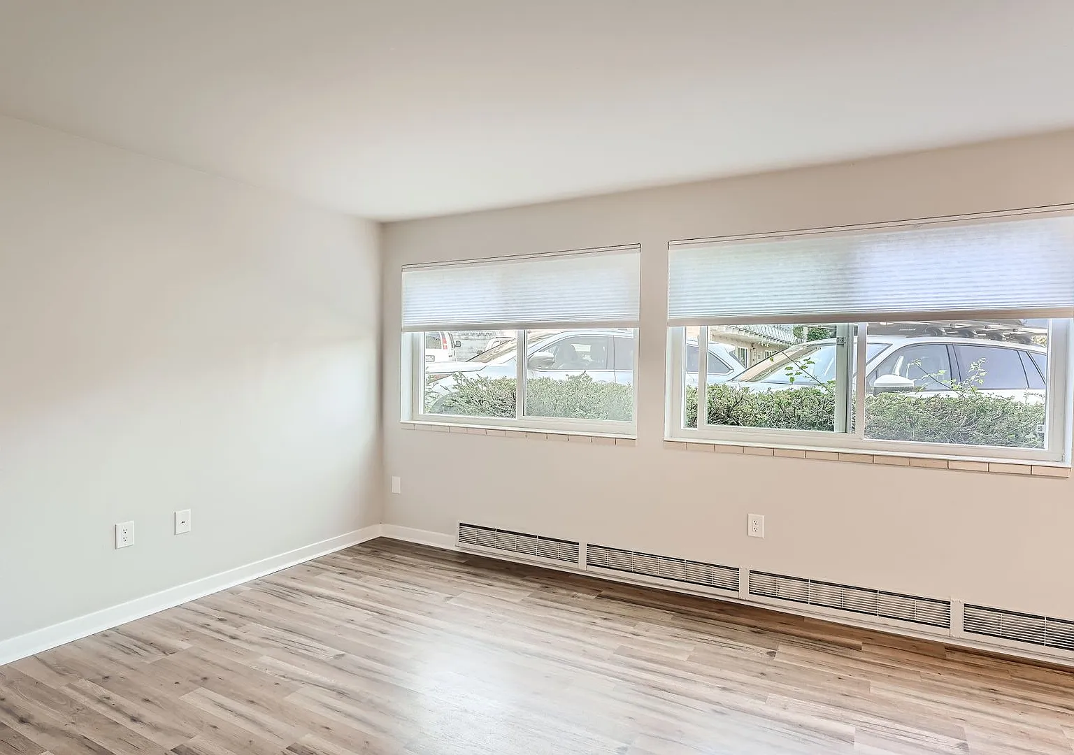 Four Seasons Apartments — Photo 2