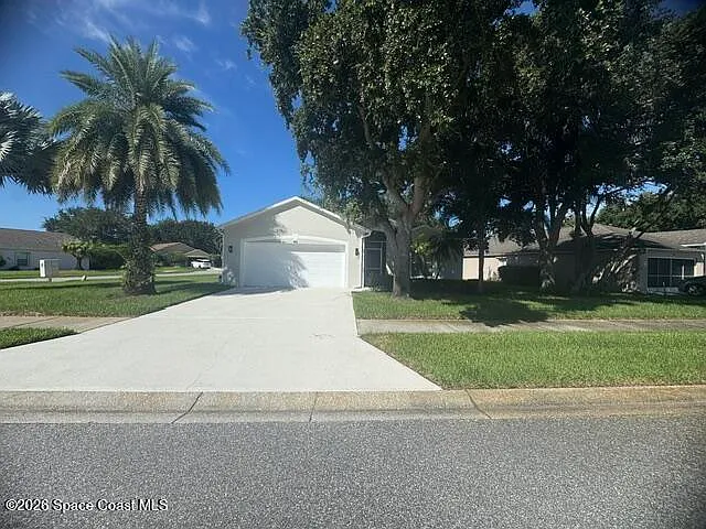 982 Villa Dr