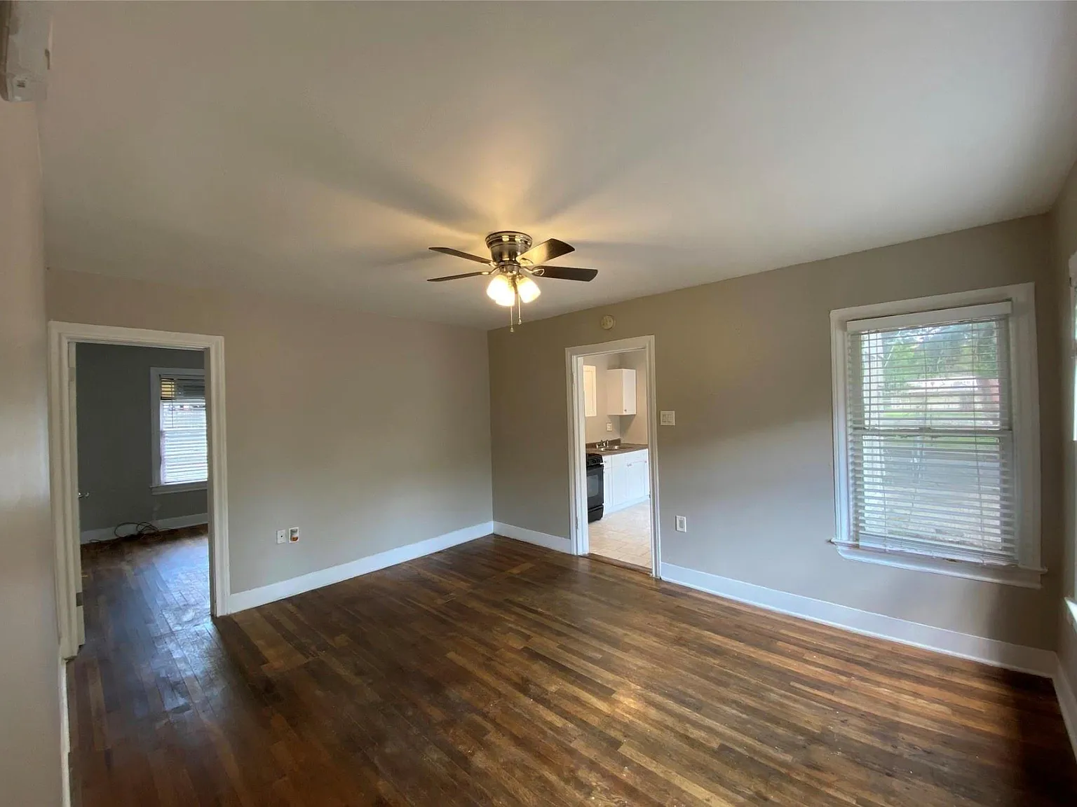 1 bed, 1.0 bath, 2556 sqft, $895 — Photo 3