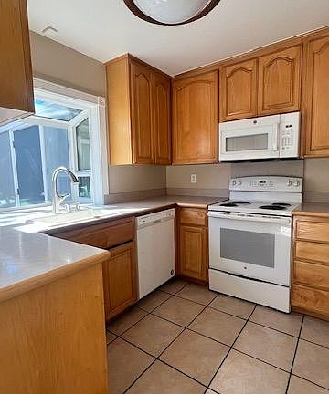 3rd image of 2828 Royal Ann Ln
