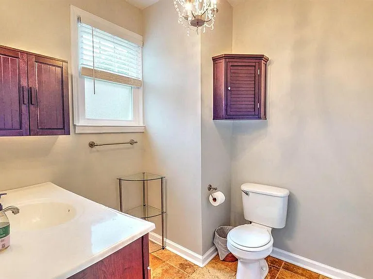 1122 Benton St — Photo 12