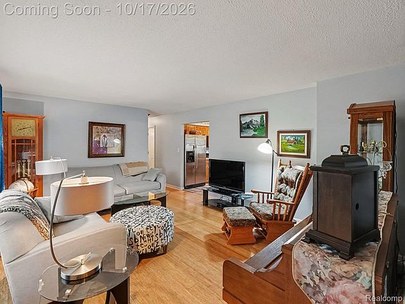 5th image of 3442 Iroquois Trl