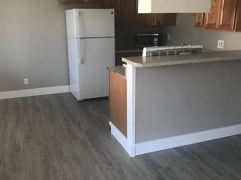 1300 Elizabeth Ave — Photo 2