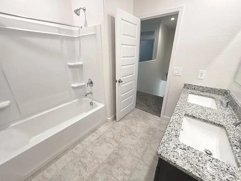 2844 W Shepperd Ave — Photo 27