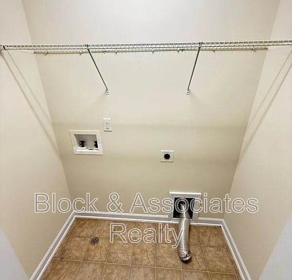 8527 Quarton Dr — Photo 20