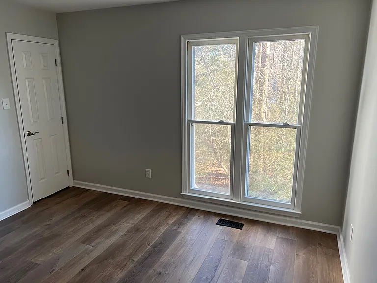 102 Pickett Ln — Photo 12