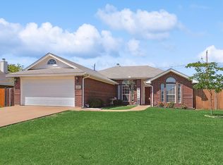 1025 NW Park Meadow Ln, Burleson, TX 76028